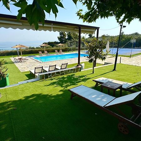 Rouga Paradise Resort Wonitsa Zewnętrze zdjęcie