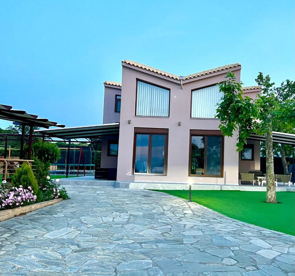 Rouga Paradise Resort Wonitsa Zewnętrze zdjęcie